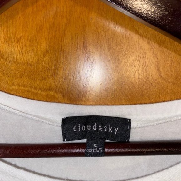 Plain white front knot tee - Picture 2 of 3